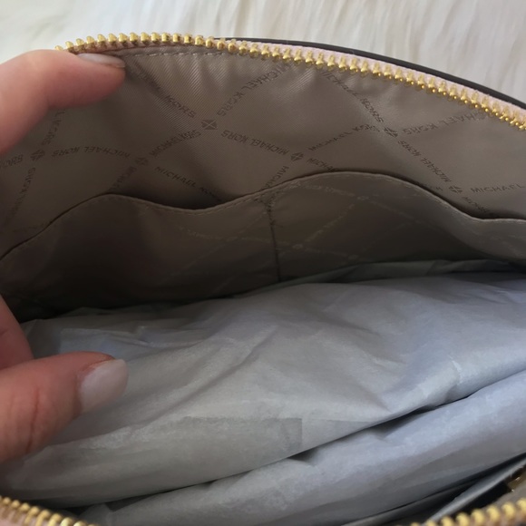 NEW! MICHAEL KORS PURSE AND WALLET - Picture 7 of 8